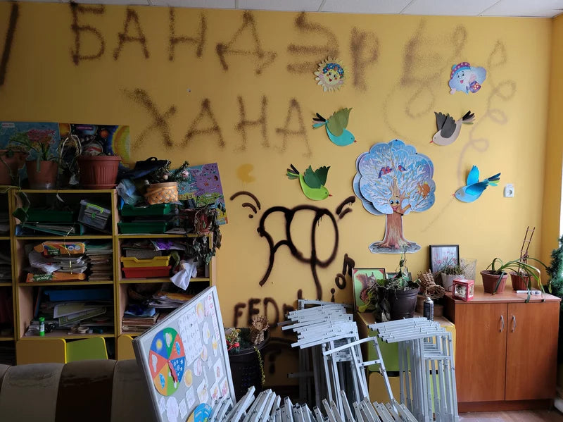 Ukrainian Teacher Helped Her students Escape and Graduate